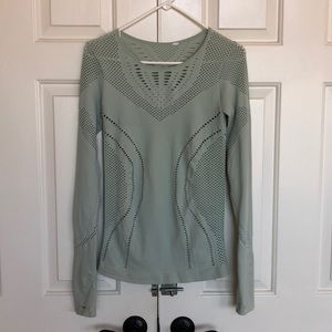Alo Yoga Lark Long Sleeve
